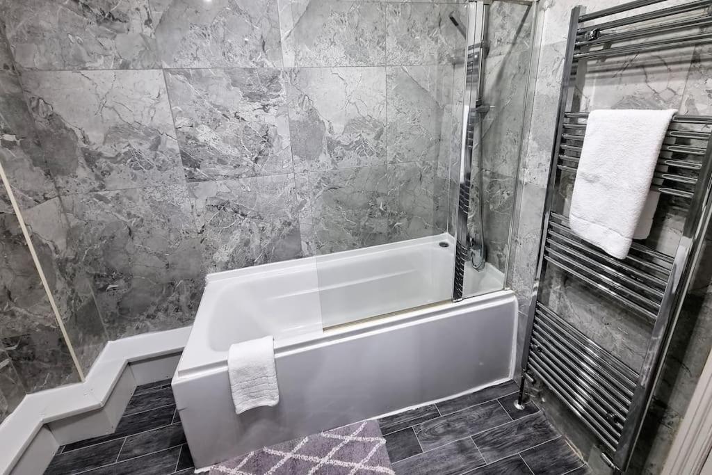 *6R* Setup For Your Most Amazing & Relaxed Stay + Free Parking + Free Fast Wifi * Beeston Hill 외부 사진